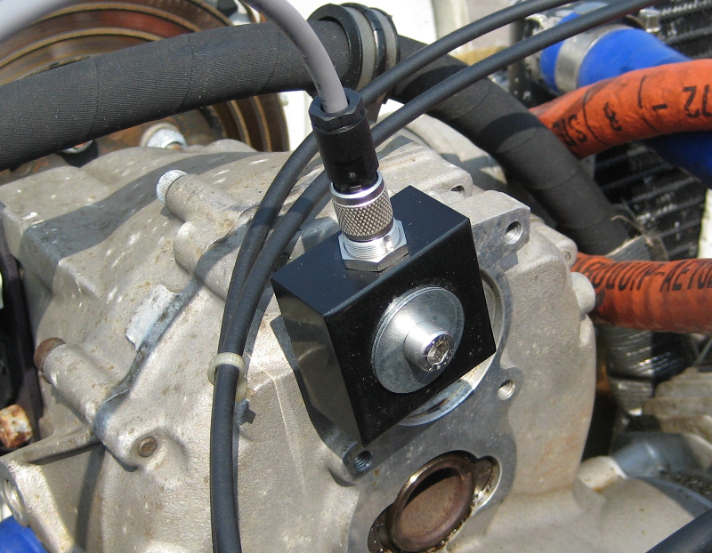 Accelerometer mounted on a Rotax 912 gearbox